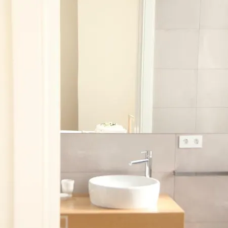 Blue Twenty Two - / Oporto Apartman